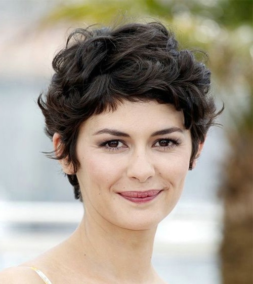 Here Are the 8 Best Short Haircuts for Every Face Shape