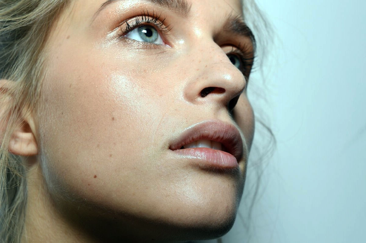 Peau soignée sans maquillage